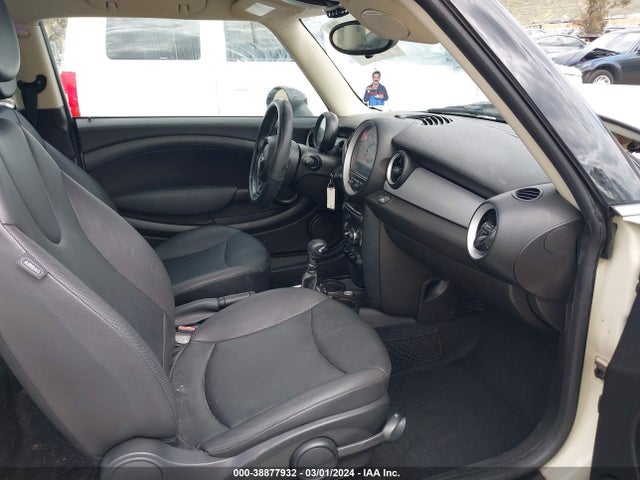 2013 MINI CLUBMAN WMWZF3C54DT489907 Photo 4