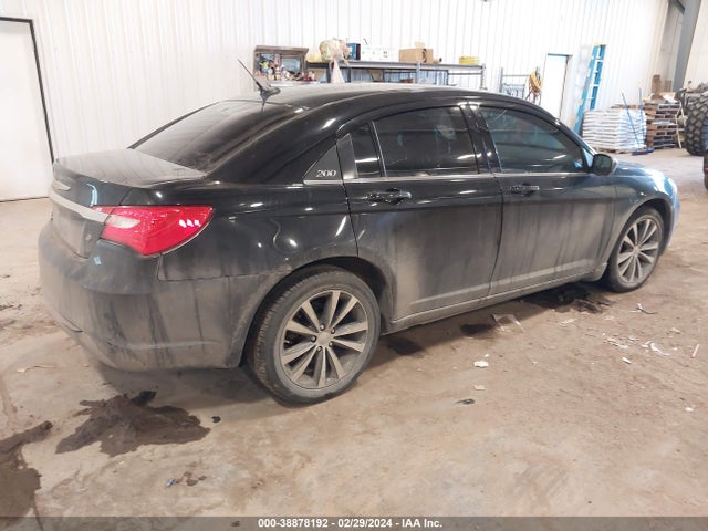 38878192 :رقم المزاد ، 1C3BC8FG1BN601236 vin ، 2011 Chrysler 200 S مزاد بيع