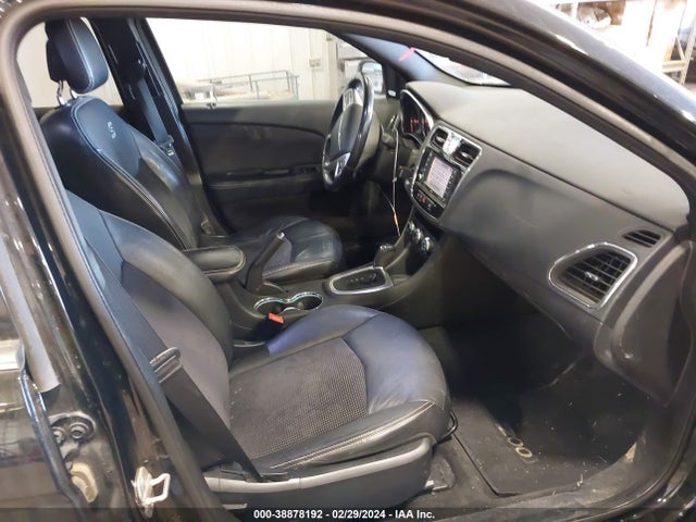 2011 Chrysler 200 S მანქანა იყიდება აუქციონზე, vin: 1C3BC8FG1BN601236, აუქციონის ნომერი: 38878192