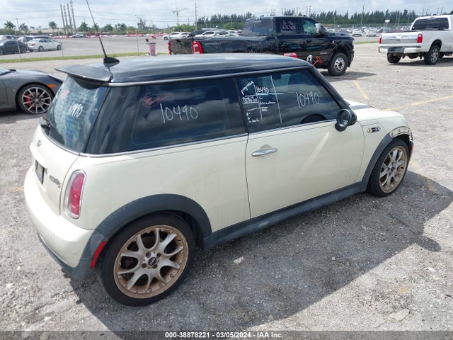 2006 MINI COOPER S WMWRE33596TL23064 Photo 3