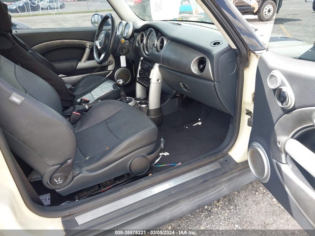 2006 MINI COOPER S WMWRE33596TL23064 Photo 4