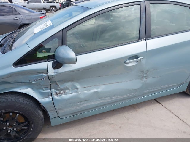 Toyota Prius Two 2014 JTDKN3DU9E1838229 Image 17