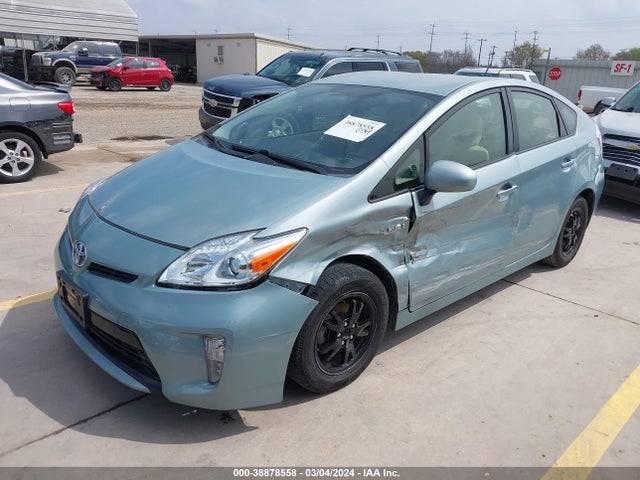 Toyota Prius Two 2014 JTDKN3DU9E1838229 Image 2