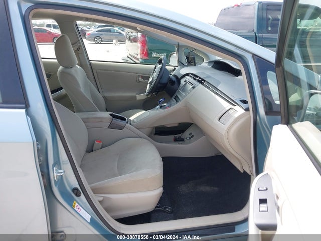 Toyota Prius Two 2014 JTDKN3DU9E1838229 Image 5