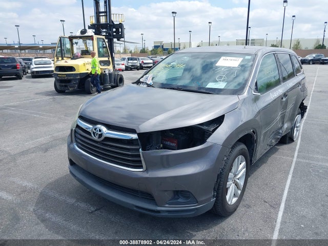 Toyota Highlander Le 2015 5TDZARFH3FS015281 Image 2