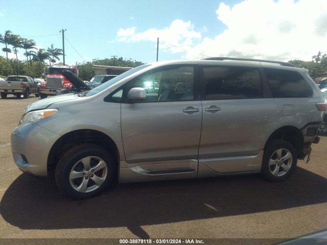 Toyota Sienna Le 8 Passenger 2017 5TDKZ3DC2HS834137 Image 14