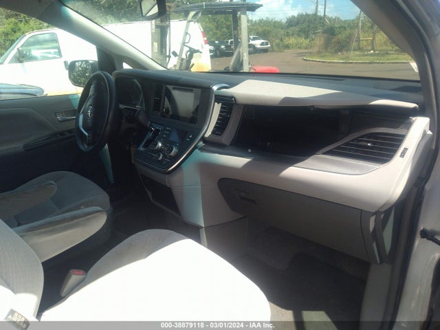 Toyota Sienna Le 8 Passenger 2017 5TDKZ3DC2HS834137 Image 5