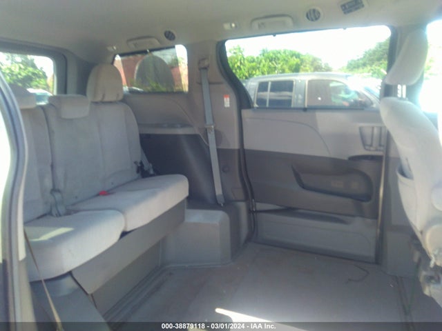 Toyota Sienna Le 8 Passenger 2017 5TDKZ3DC2HS834137 Image 8