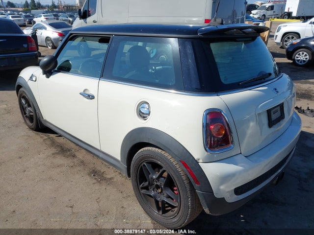 2009 MINI COOPER S WMWMF73589TW84272 Photo 2