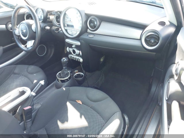2009 MINI COOPER S WMWMF73589TW84272 Photo 4