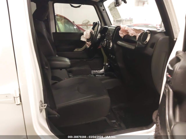 1C4BJWEG3HL573371 Jeep Wrangler Unlimited Sahara 4x4