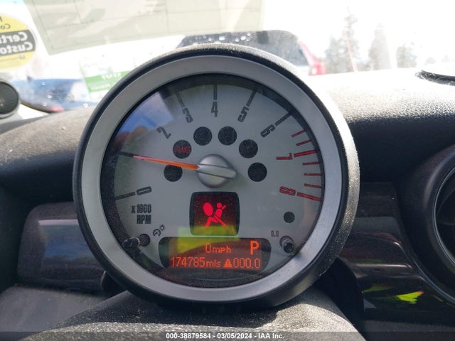 2010 MINI COOPER CLUBMAN WMWML3C51ATX38484 Photo 6