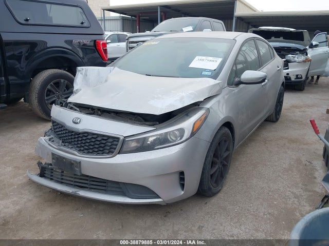 KIA FORTE LX 2018 3KPFL4A72JE174309 Image 2
