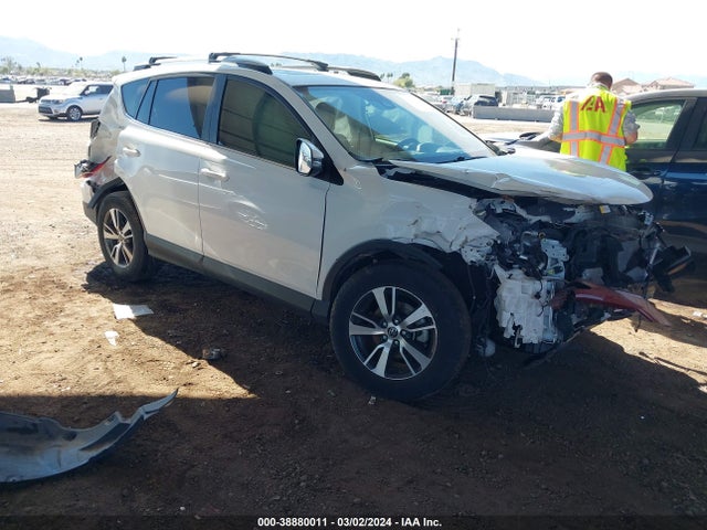 Toyota Rav4 Xle 2018 JTMRFREV6JD236144 Image 1