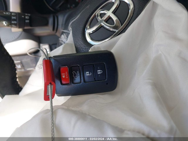 Toyota Rav4 Xle 2018 JTMRFREV6JD236144 Image 11
