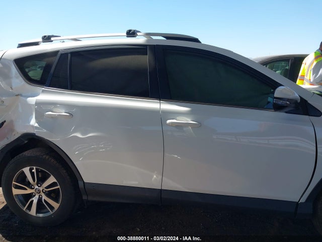 Toyota Rav4 Xle 2018 JTMRFREV6JD236144 Image 13