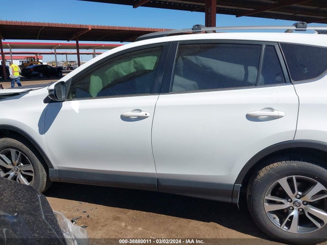 Toyota Rav4 Xle 2018 JTMRFREV6JD236144 Image 14