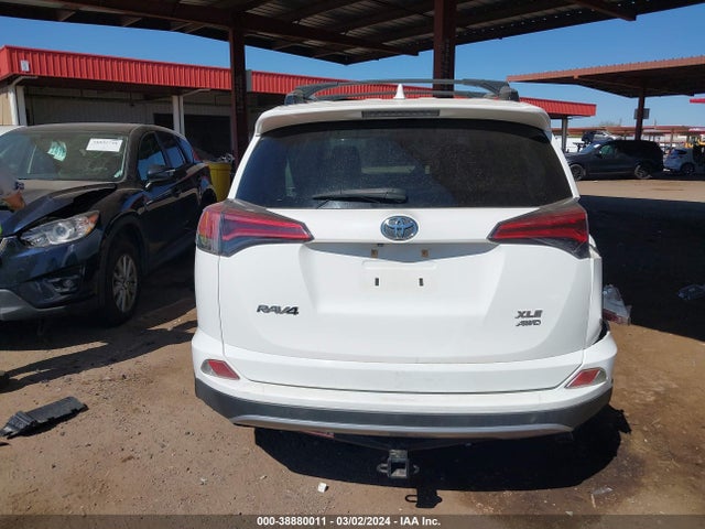 Toyota Rav4 Xle 2018 JTMRFREV6JD236144 Image 16