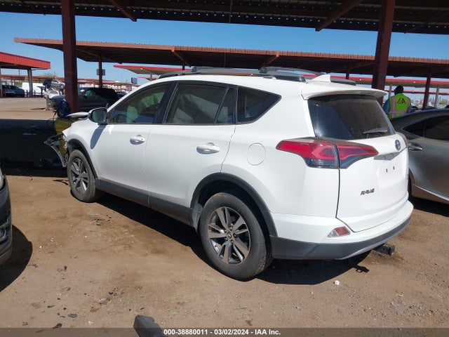 Toyota Rav4 Xle 2018 JTMRFREV6JD236144 Image 3