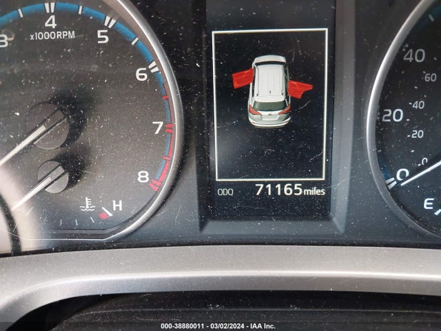 Toyota Rav4 Xle 2018 JTMRFREV6JD236144 Image 7