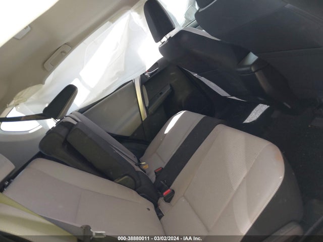 Toyota Rav4 Xle 2018 JTMRFREV6JD236144 Image 8