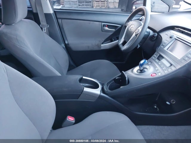 Toyota Prius Two 2015 JTDKN3DU9F0425668 Image 5