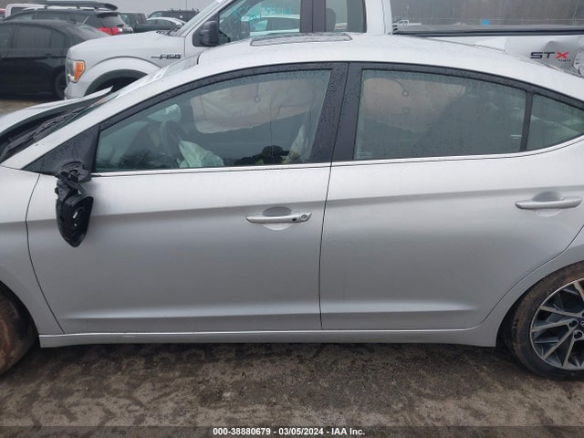 Hyundai Elantra Limited 2019 5NPD84LF1KH419949 Image 14