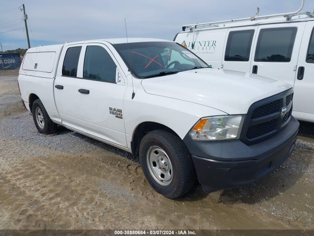 RAM 1500 Classic Tradesman Quad Cab 4x2 6'4 Box 2019 1C6RR6FG8KS656515 главное изображение
