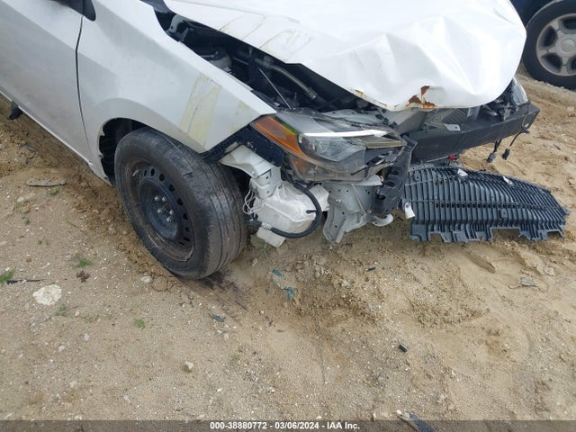 Toyota COROLLA LE 2019 5YFBURHE7KP857460 Image 18