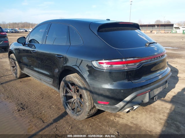 2022 PORSCHE MACAN WP1AG2A50NLB20200 Photo 2