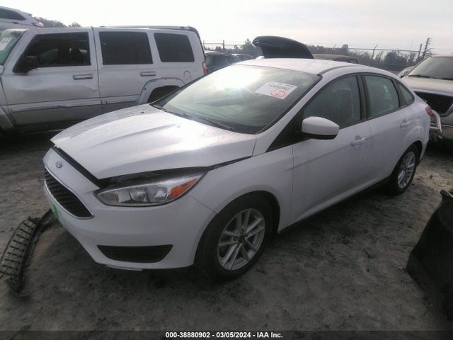 Ford FOCUS SE 2018 1FADP3F24JL318961 Image 2