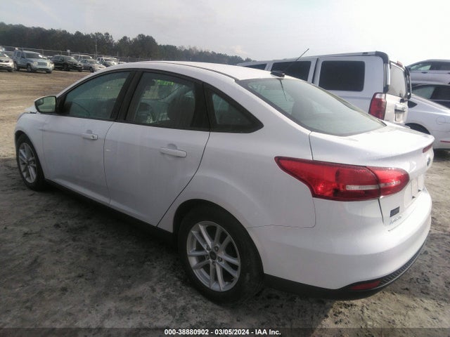Ford FOCUS SE 2018 1FADP3F24JL318961 Image 3