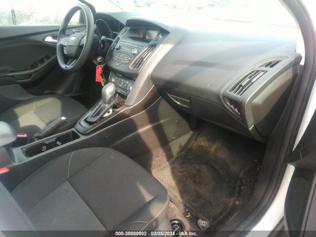 Ford FOCUS SE 2018 1FADP3F24JL318961 Image 5