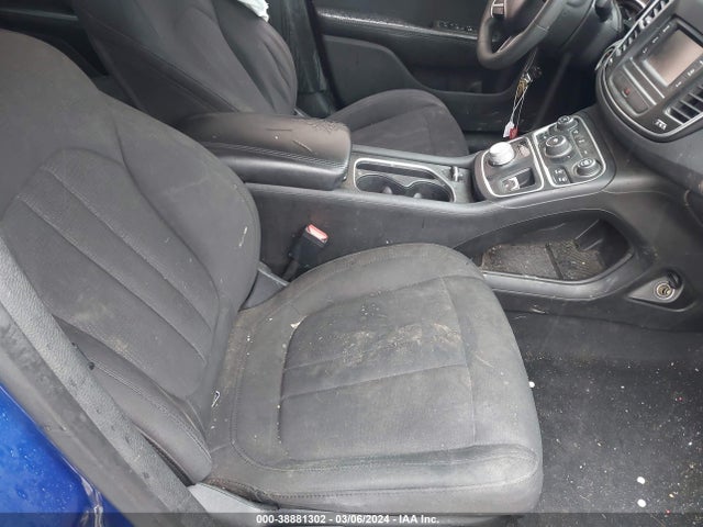 Chrysler 200 Limited 2015 1C3CCCABXFN553034 Image 5