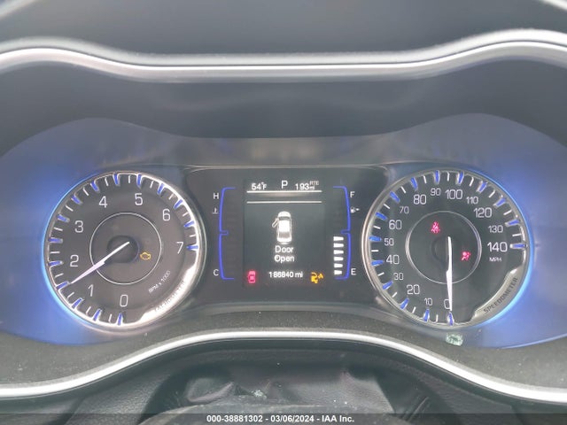 Chrysler 200 Limited 2015 1C3CCCABXFN553034 Image 7