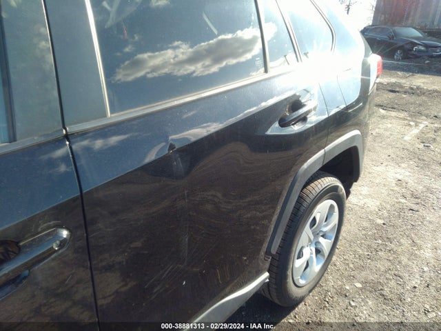 Toyota RAV4 LE 2019 JTMF1RFV1KD029078 Image 18