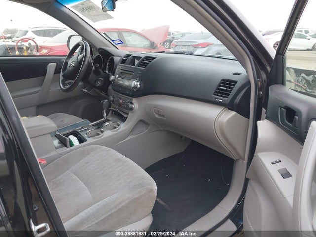 Продажа на аукционе авто 2012 Toyota Highlander Base V6, vin: 5TDBK3EH5CS130070, номер лота: 38881931