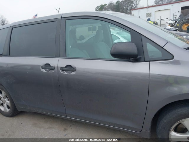 Toyota Sienna L 7 Passenger 2017 5TDZZ3DC9HS868901 Image 13