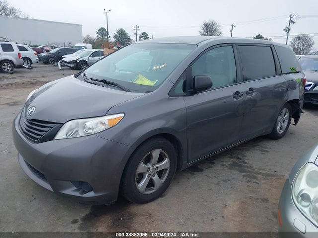 Toyota Sienna L 7 Passenger 2017 5TDZZ3DC9HS868901 Image 2