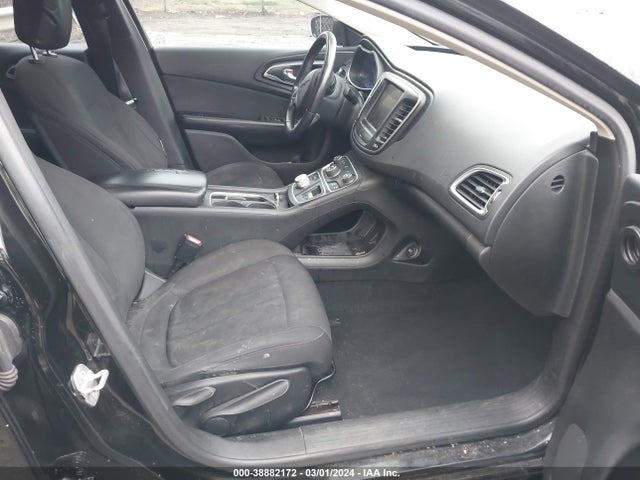Chrysler 200 Limited 2015 1C3CCCABXFN653716 Image 5