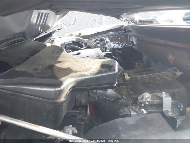 JA4AD2A38HZ024335 Mitsubishi Outlander Es