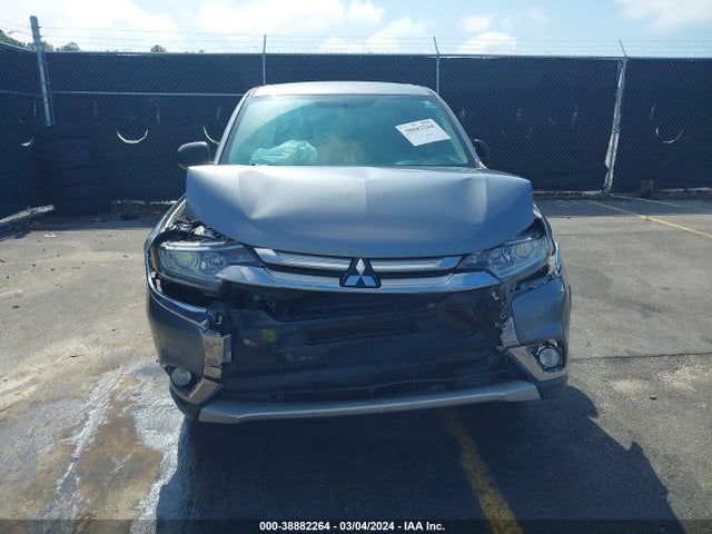 JA4AD2A38HZ024335 Mitsubishi Outlander Es