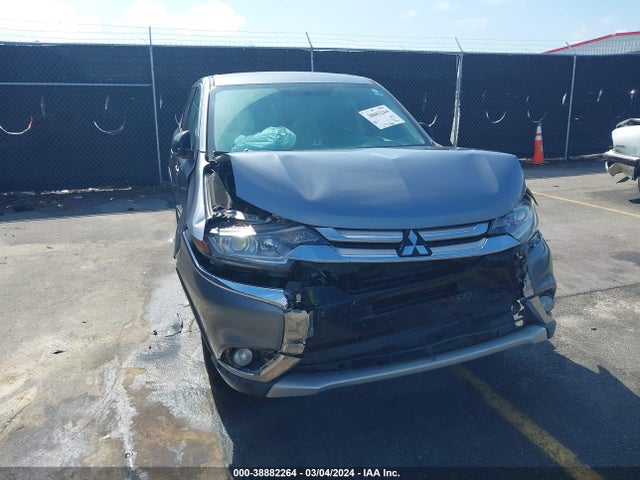JA4AD2A38HZ024335 Mitsubishi Outlander Es