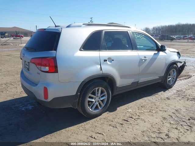 KIA SORENTO LX 2014 5XYKT4A60EG463168 Image 4