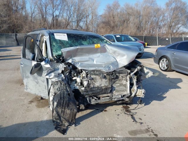 5TDYK3DCXFS616362 Toyota Sienna Xle 8 Passenger