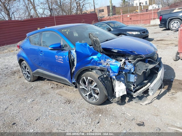 Toyota C-HR XLE 2018 NMTKHMBX1JR055511 zdjęcie główne