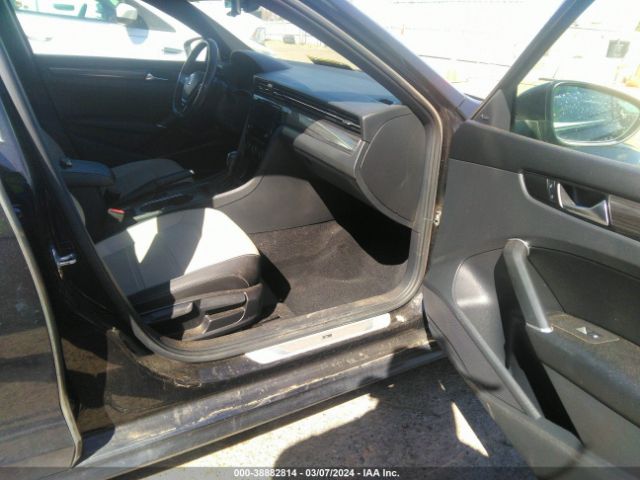 1VWMA7A36MC010792 Volkswagen Passat 2.0t R-line