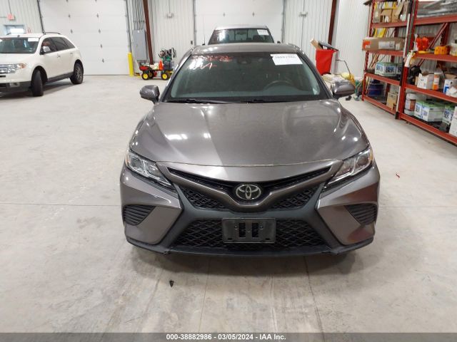 4T1B11HK8JU075004 Toyota CAMRY SE
