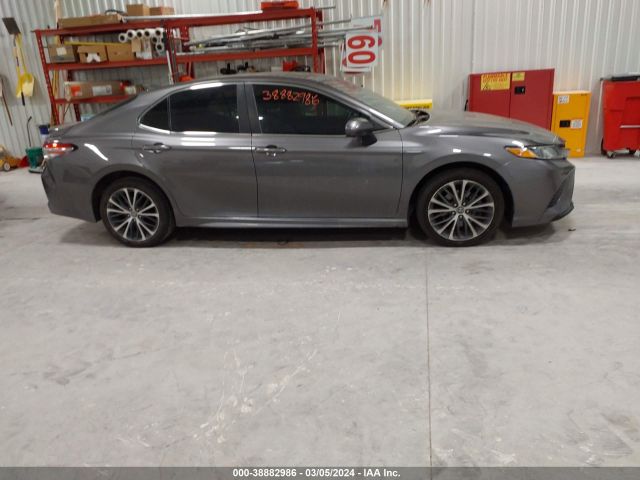 4T1B11HK8JU075004 Toyota CAMRY SE