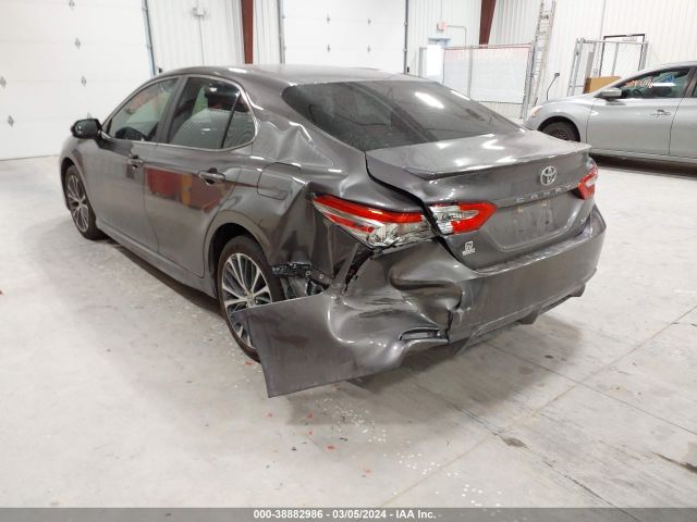 4T1B11HK8JU075004 Toyota CAMRY SE